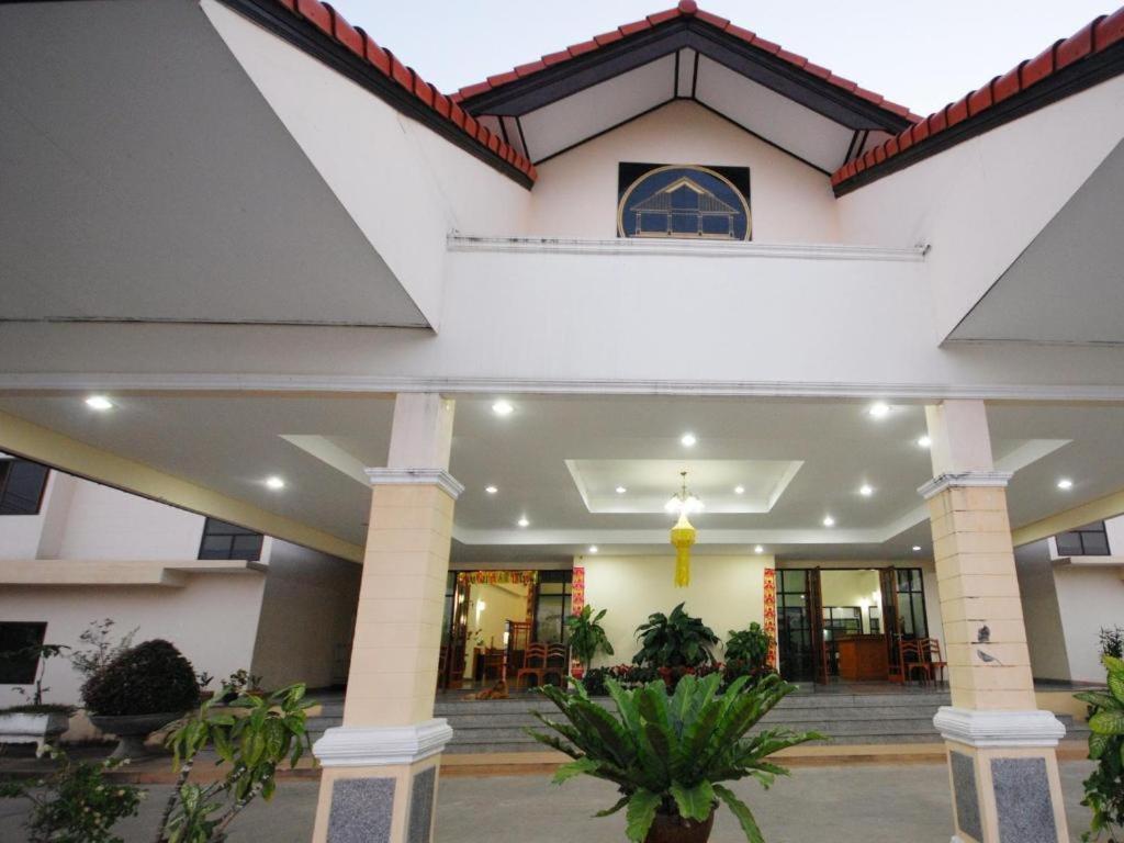 Golden Land Hotel Chiang Rai Bagian luar foto