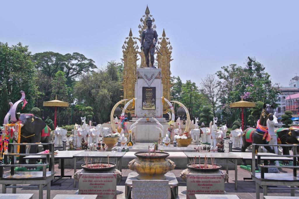 Golden Land Hotel Chiang Rai Bagian luar foto