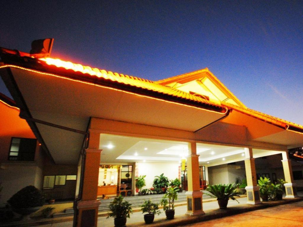 Golden Land Hotel Chiang Rai Bagian luar foto