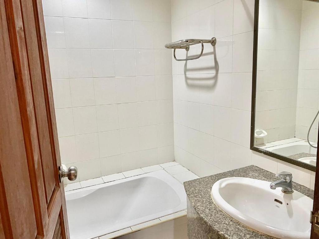 Golden Land Hotel Chiang Rai Bagian luar foto