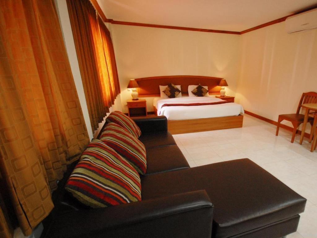 Golden Land Hotel Chiang Rai Bagian luar foto