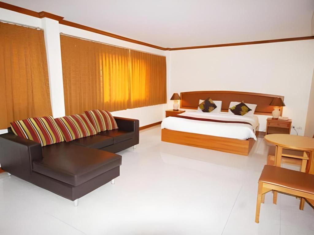 Golden Land Hotel Chiang Rai Bagian luar foto