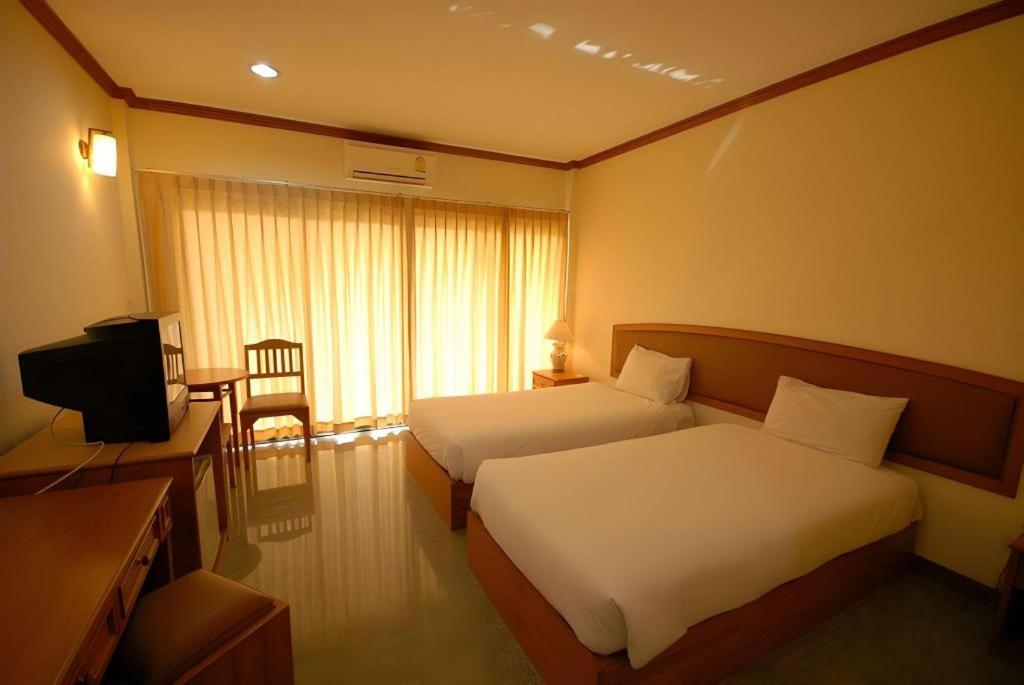 Golden Land Hotel Chiang Rai Bagian luar foto